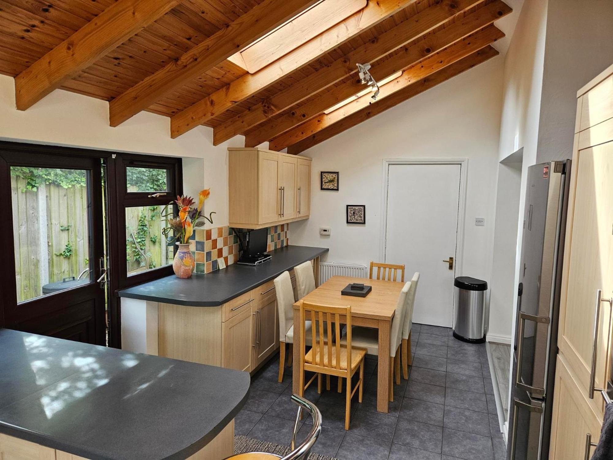 Redcot Gardens Stamford 4 Bed Contractor Familt Home With Parking Exterior photo